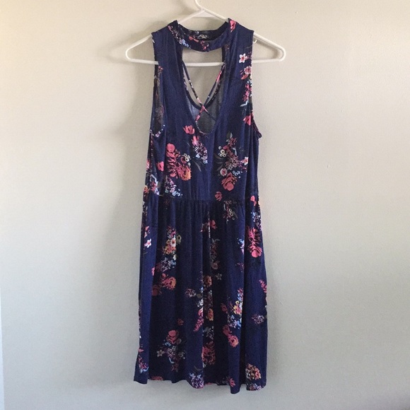 SOLD outside of Posh - Picture 2 of 2